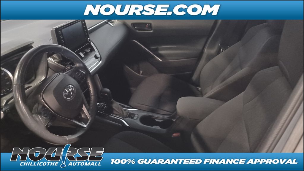 2022 Toyota Corolla Cross LE photo 3