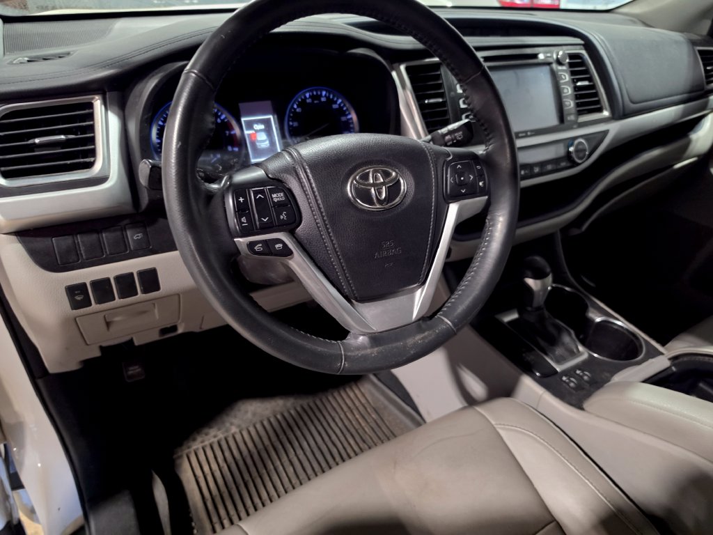 Used 2015 Toyota Highlander XLE V6 SUV