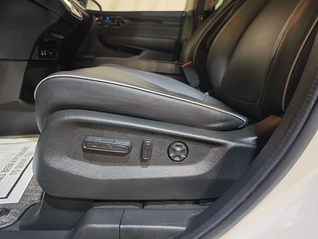 2025 Honda Odyssey Touring - Photo 14