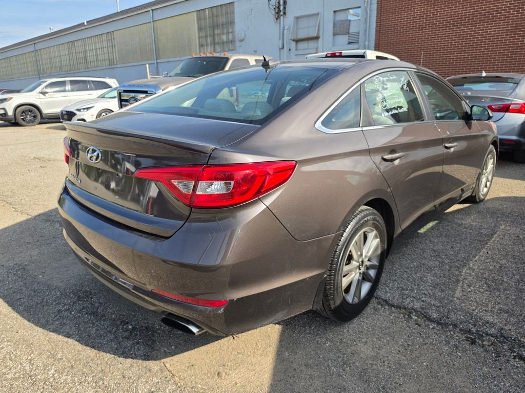 Used 2017 Hyundai Sonata SE with VIN 5NPE24AF8HH465313 for sale in Chillicothe, OH