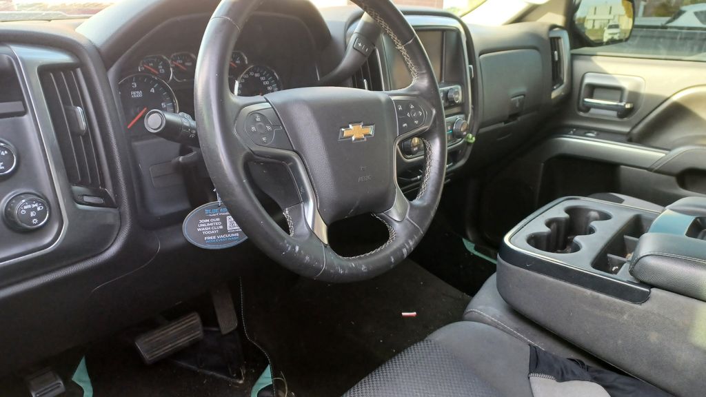 2017 Chevrolet Silverado 1500 LT photo 4