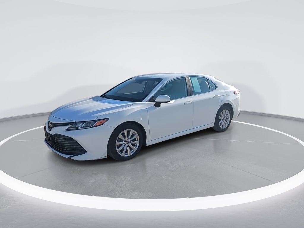 2019 Toyota Camry LE photo 4