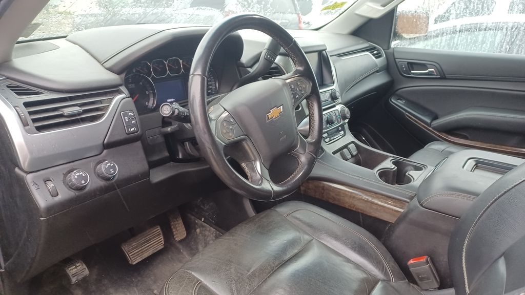 2019 Chevrolet Suburban LT photo 4