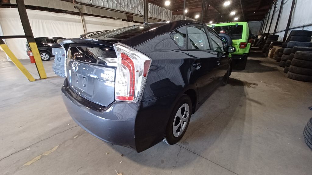 2015 Toyota Prius Four photo 2