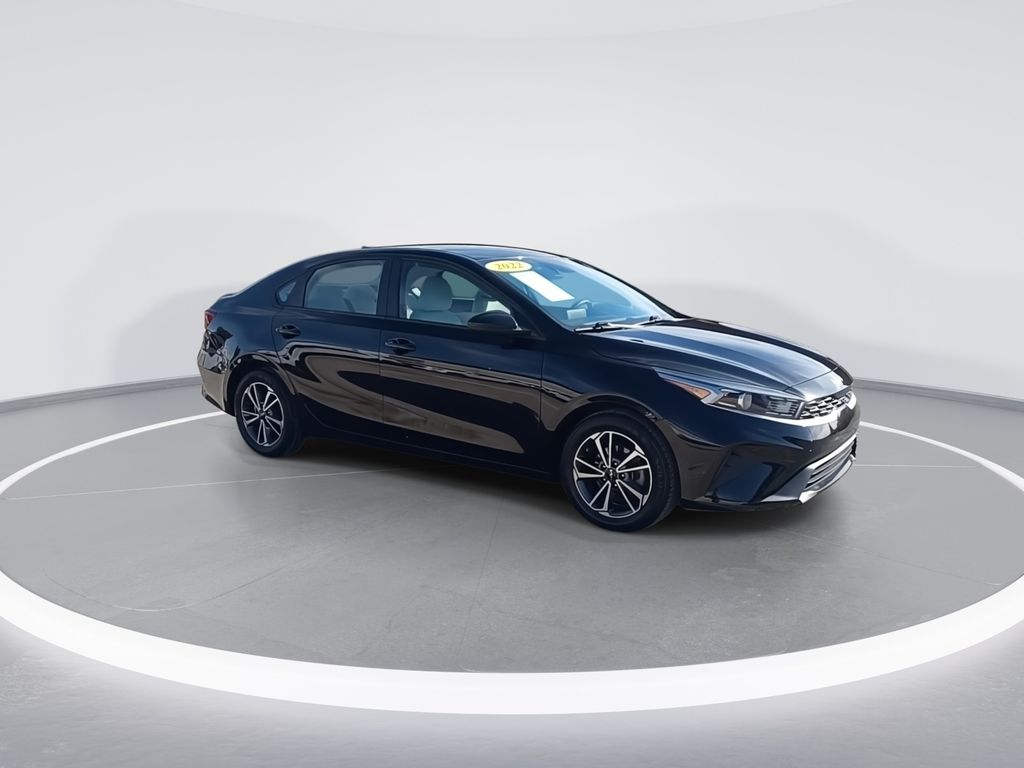 2022 Kia Forte LXS photo 2