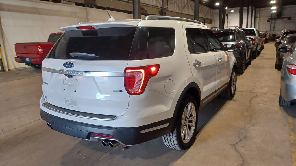 2019 Ford Explorer Platinum photo 2