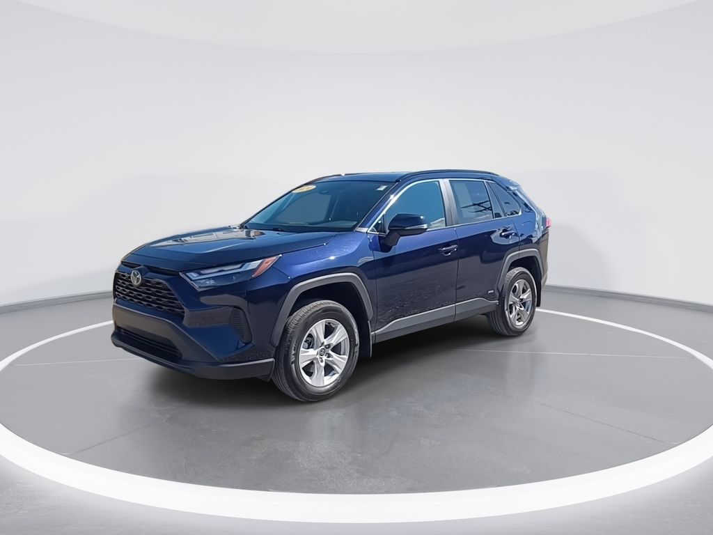 2024 Toyota RAV4 Hybrid XLE photo 4