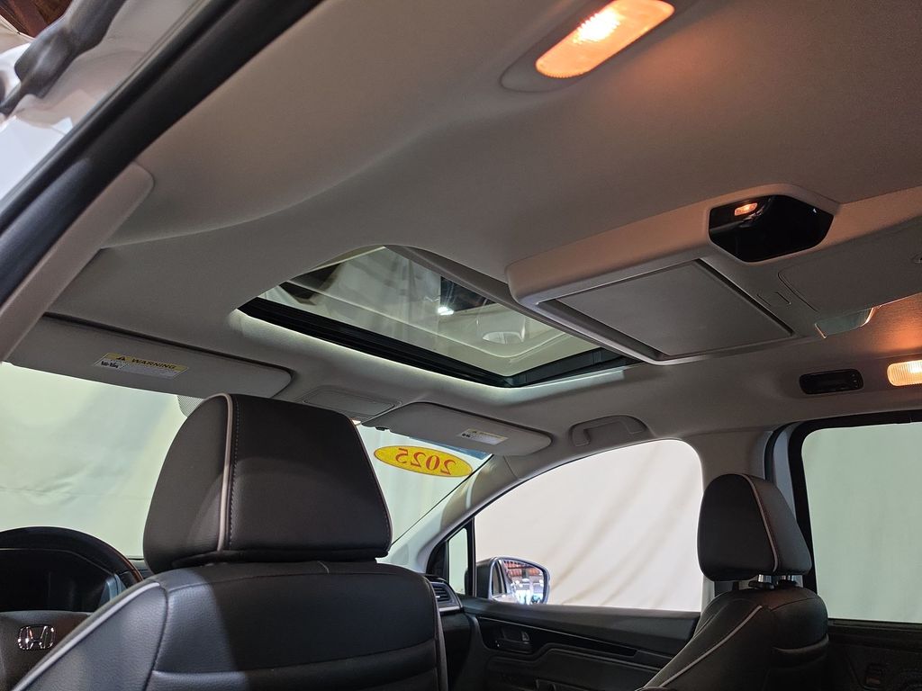 2025 Honda Odyssey Touring - Photo 16