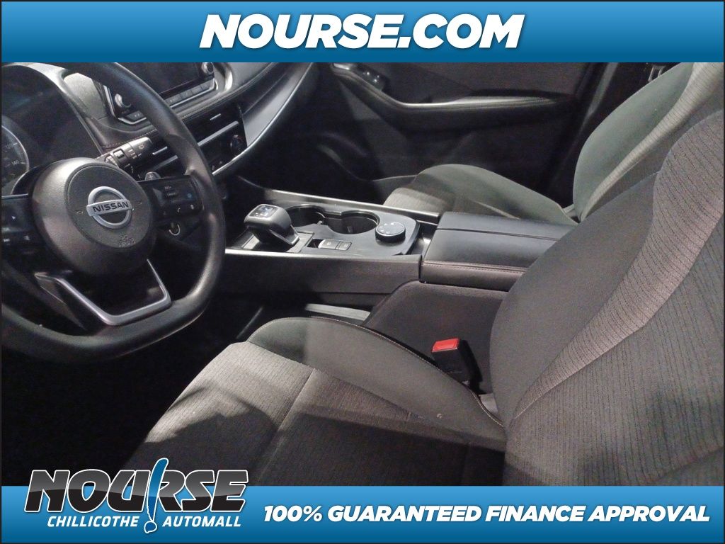 2021 Nissan Rogue SV photo 3