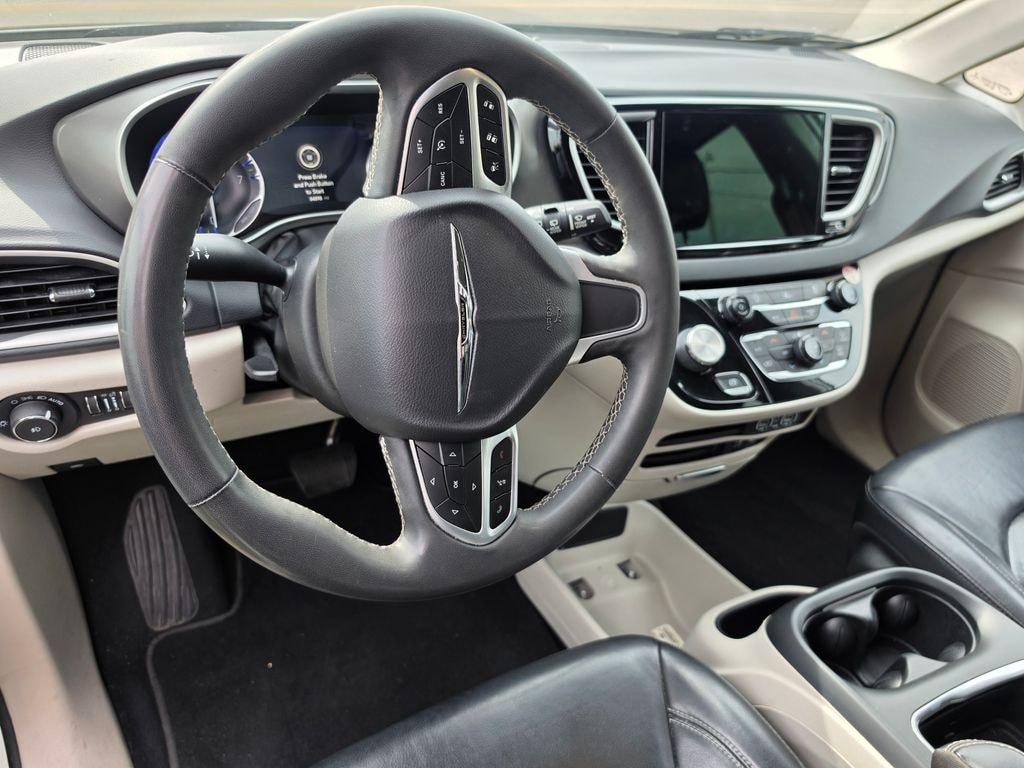 Used 2022 Chrysler Pacifica Touring L Minivan/Van