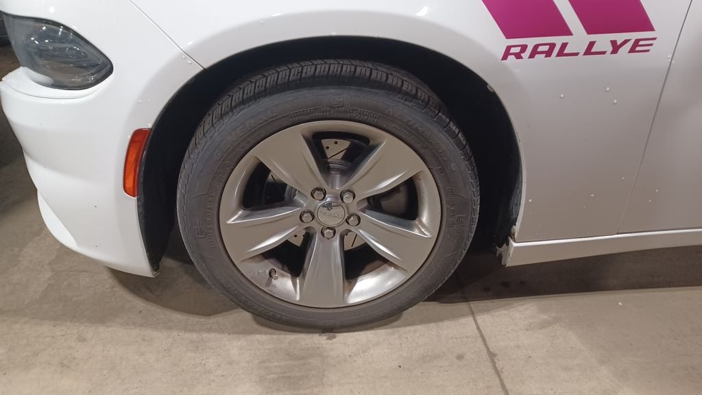 Used 2015 Dodge Charger SXT Sedan