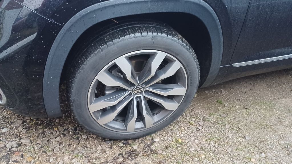 2021 Volkswagen Atlas Cross Sport V6 SEL R-Line photo 3