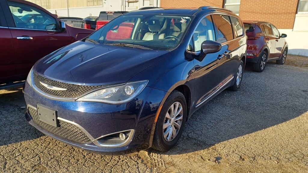 Used 2019 Chrysler Pacifica Touring L Minivan/Van