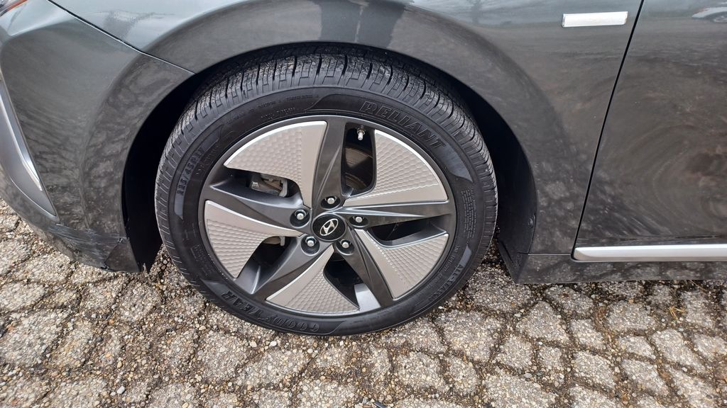 2020 Hyundai Ioniq SEL photo 2