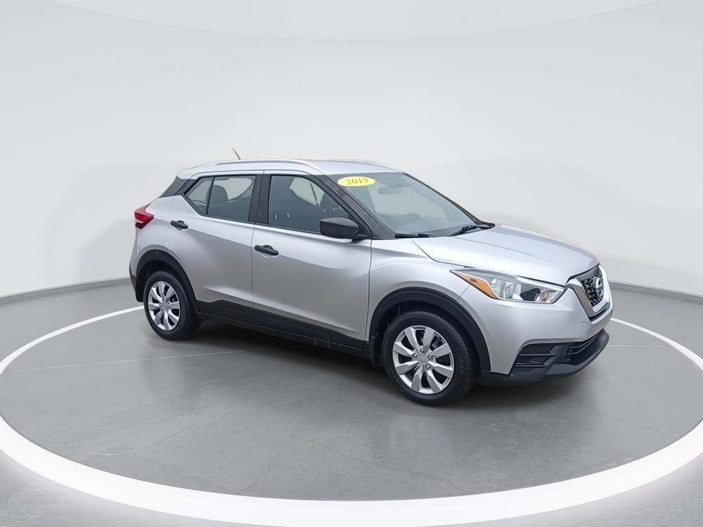 2019 Nissan Kicks S photo 2