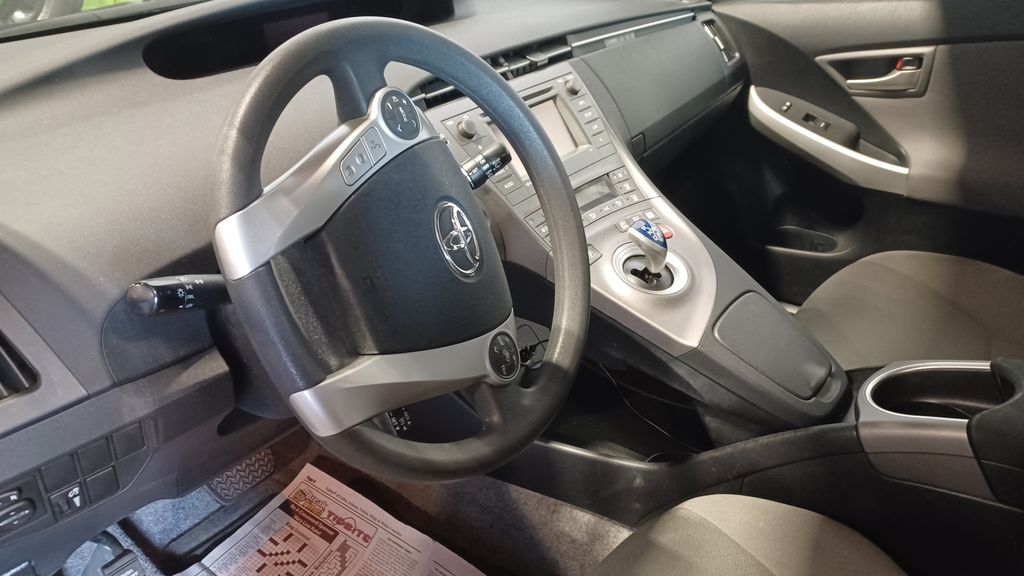 2015 Toyota Prius Four photo 4