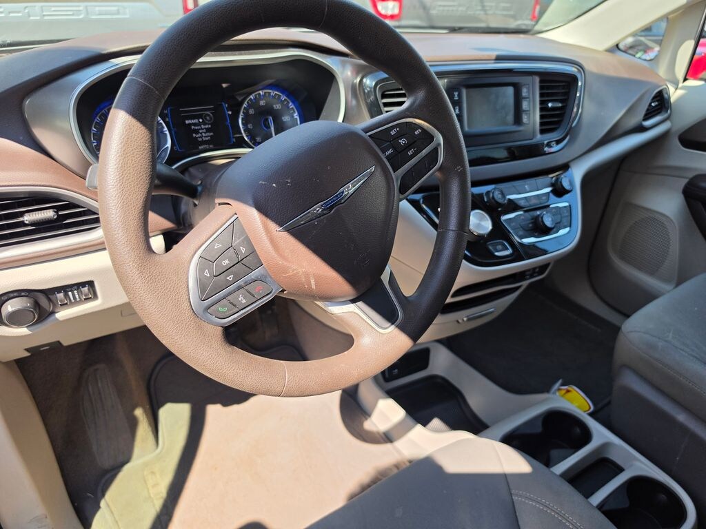 Used 2017 Chrysler Pacifica LX Minivan/Van