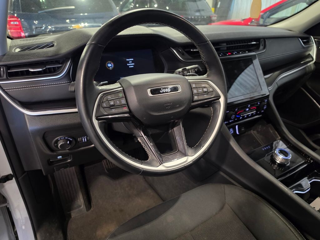 Used 2022 Jeep Grand Cherokee L Laredo SUV