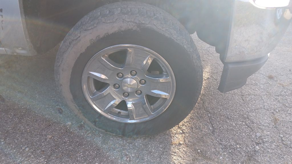 2017 Chevrolet Silverado 1500 LT photo 3