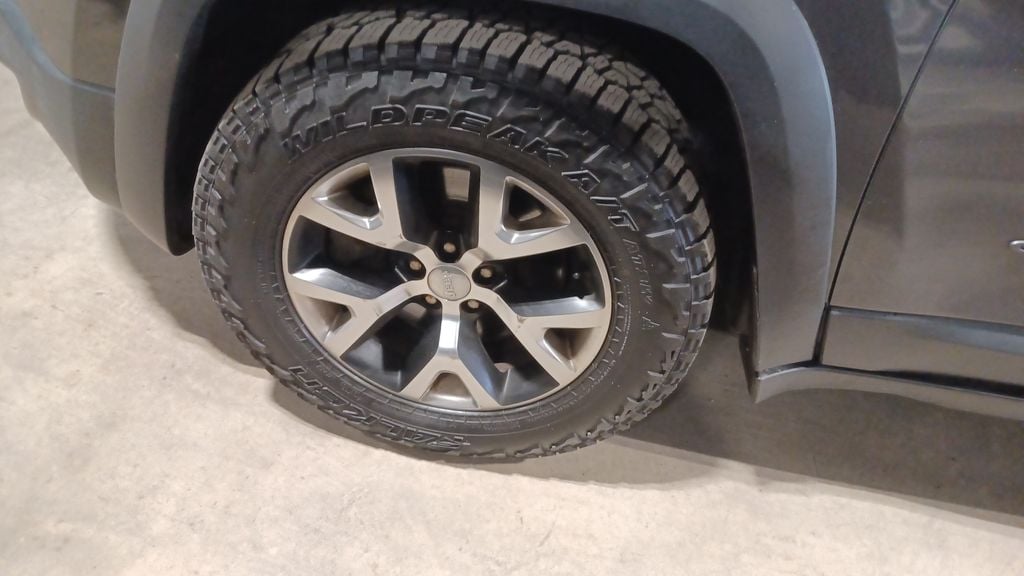 Used 2015 Jeep Cherokee Trailhawk SUV