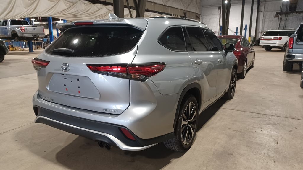 2021 Toyota Highlander XSE photo 2
