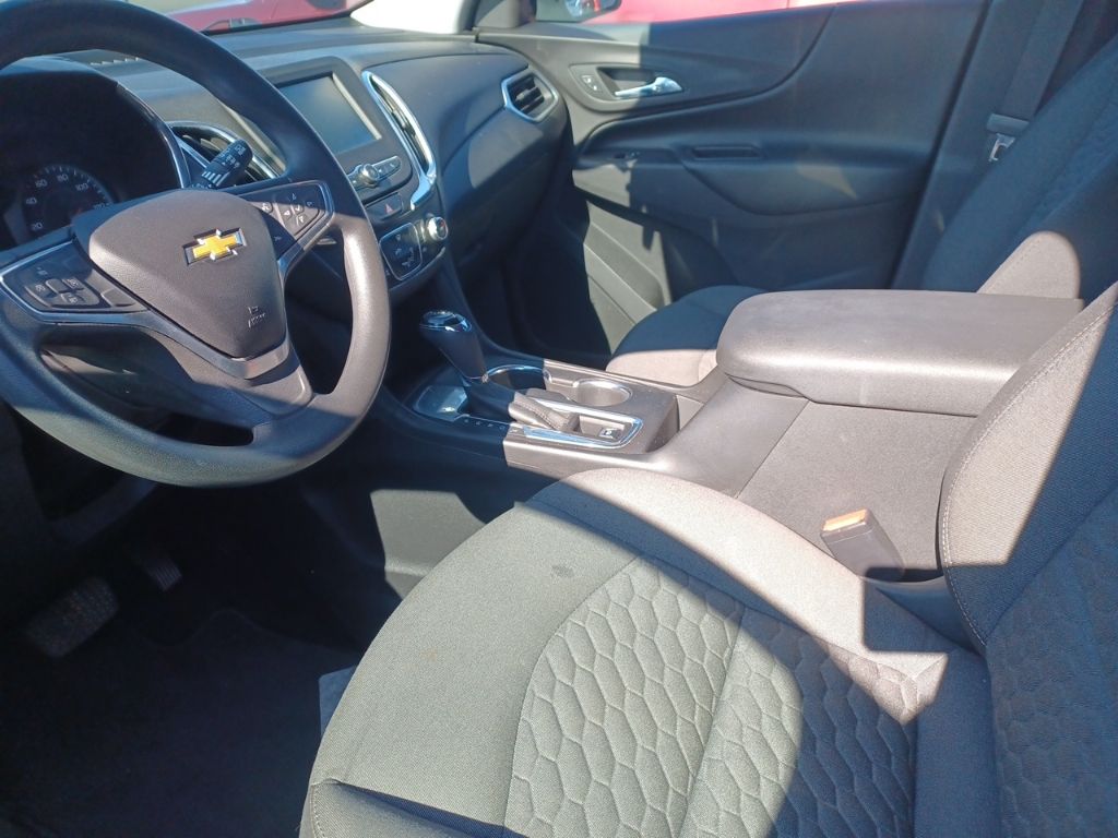 2018 Chevrolet Equinox LT photo 3