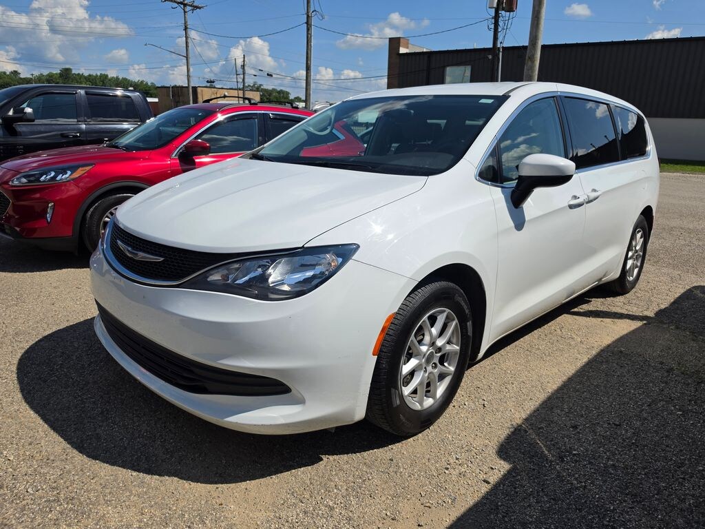 Used 2017 Chrysler Pacifica LX Minivan/Van