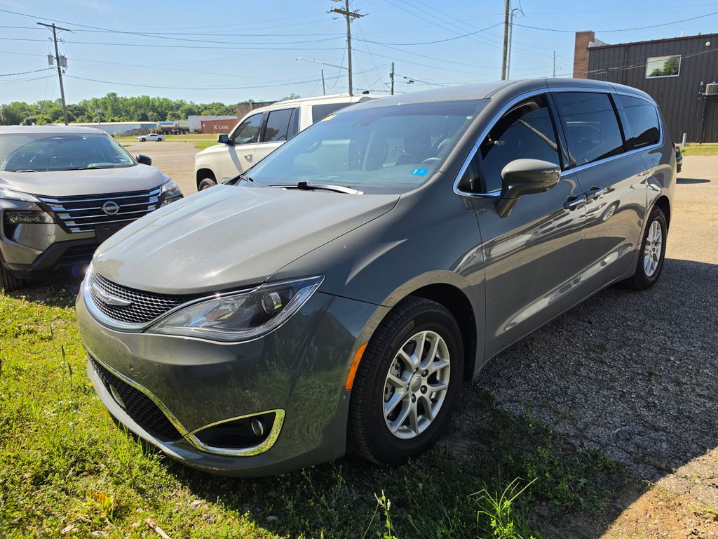 2020 Chrysler Pacifica Touring's photo