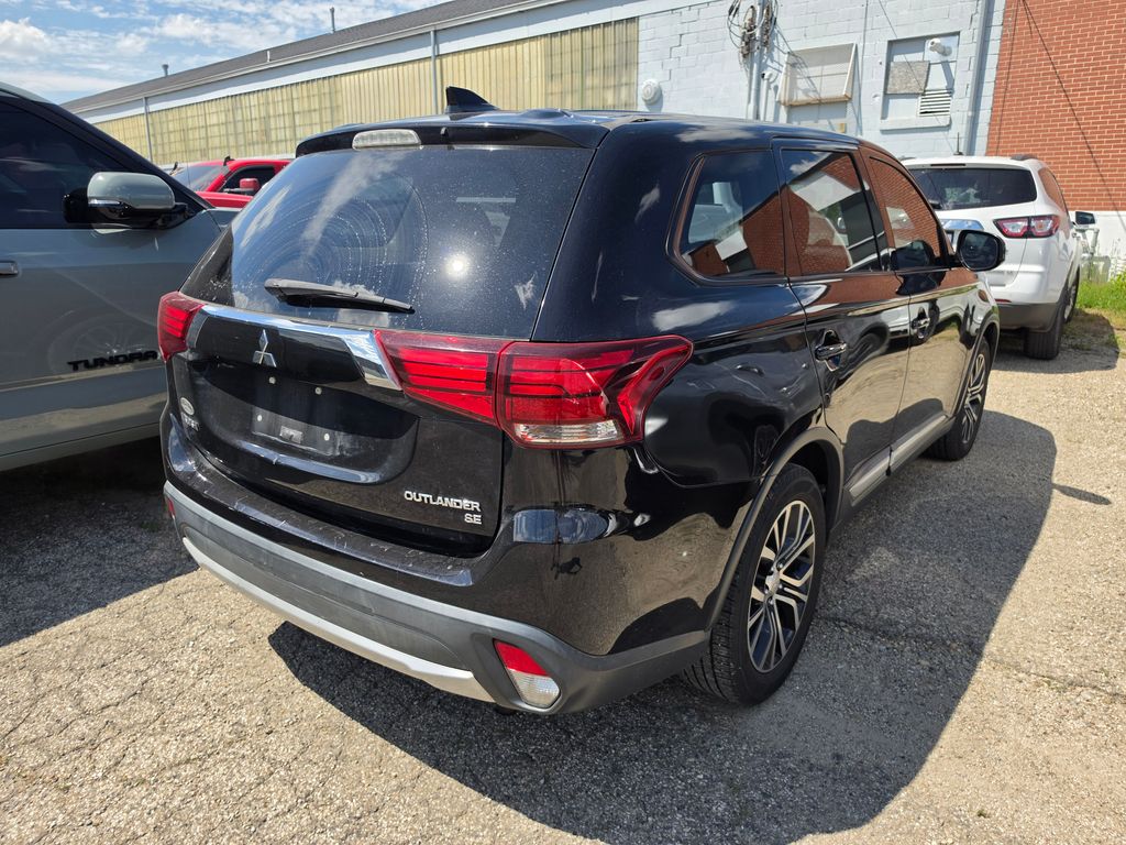 Used 2018 Mitsubishi Outlander SE with VIN JA4AD3A39JZ010648 for sale in Chillicothe, OH