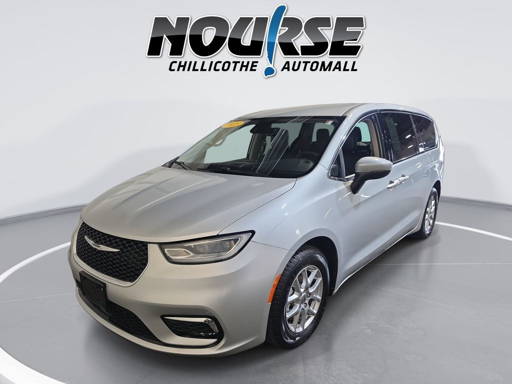 Used 2023 Chrysler Pacifica Touring L Minivan/Van