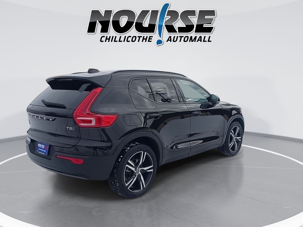 2022 Volvo XC40 R-Design - Photo 8