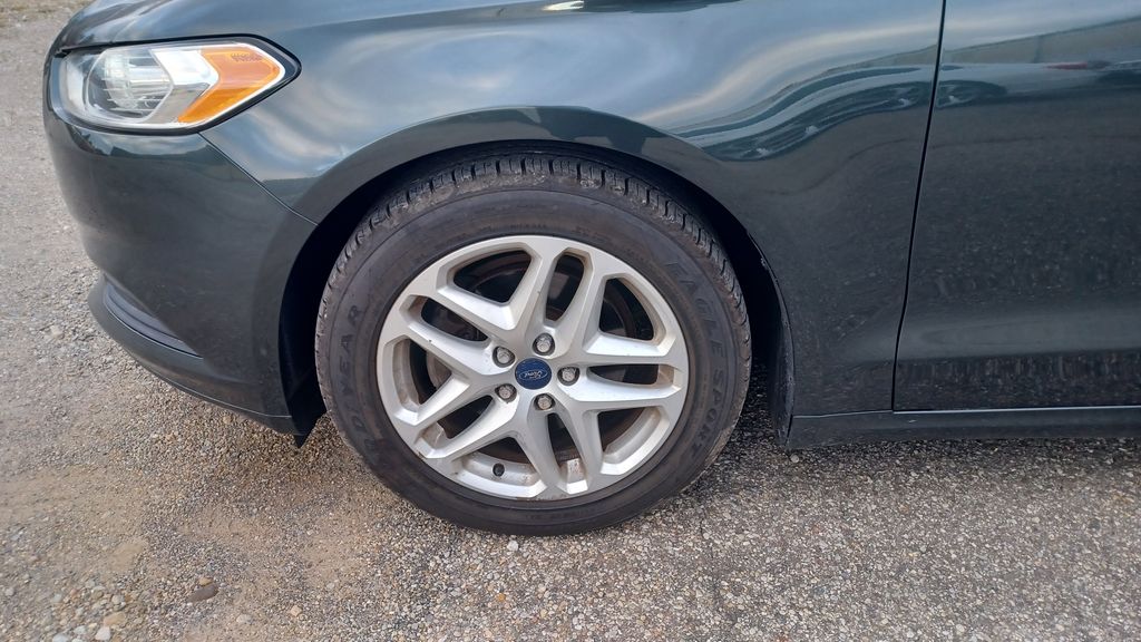 2016 Ford Fusion SE photo 4