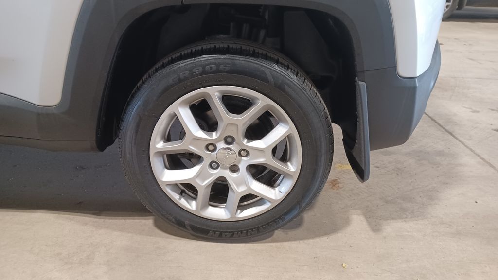 2017 Jeep Renegade Latitude North Edition photo 3