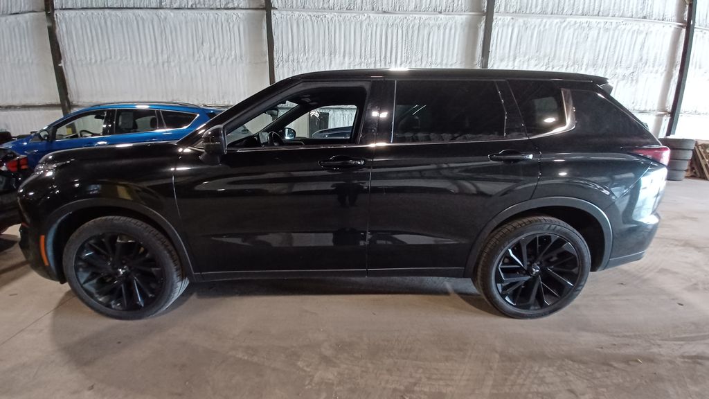 2023 Mitsubishi Outlander SE Black Edition photo 2