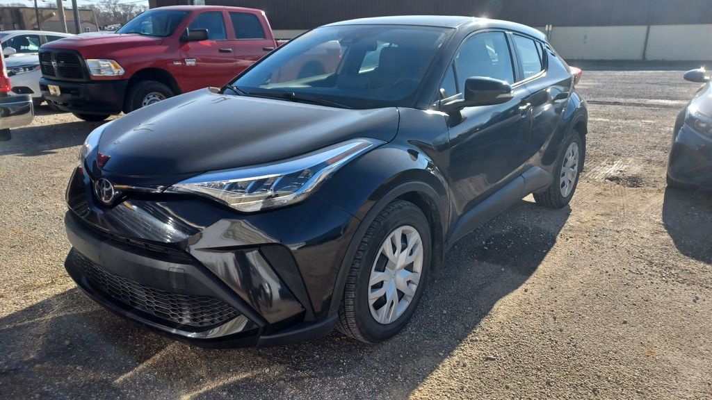 2021 Toyota C-HR LE's photo