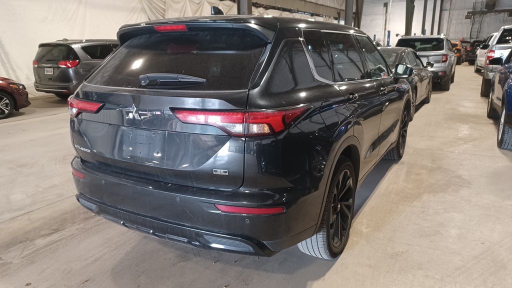 2023 Mitsubishi Outlander SE Black Edition photo 3