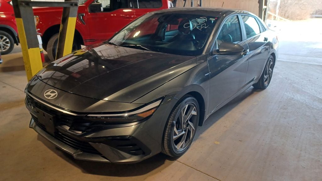 2024 Hyundai Elantra Limited's photo