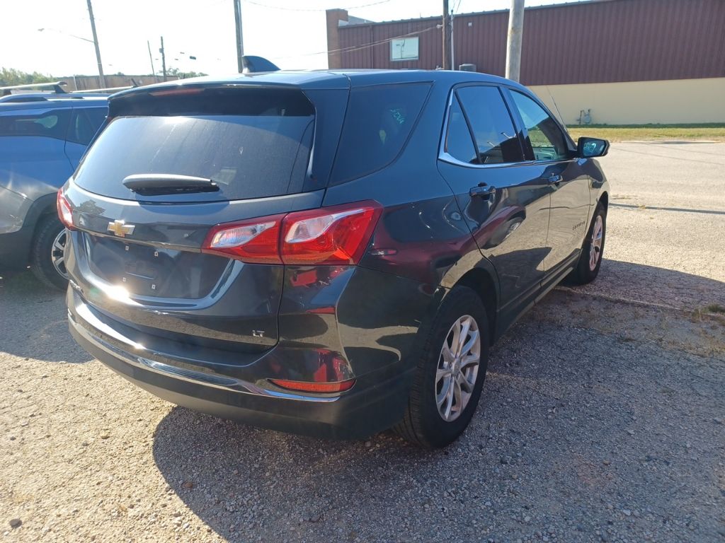 2018 Chevrolet Equinox LT photo 2