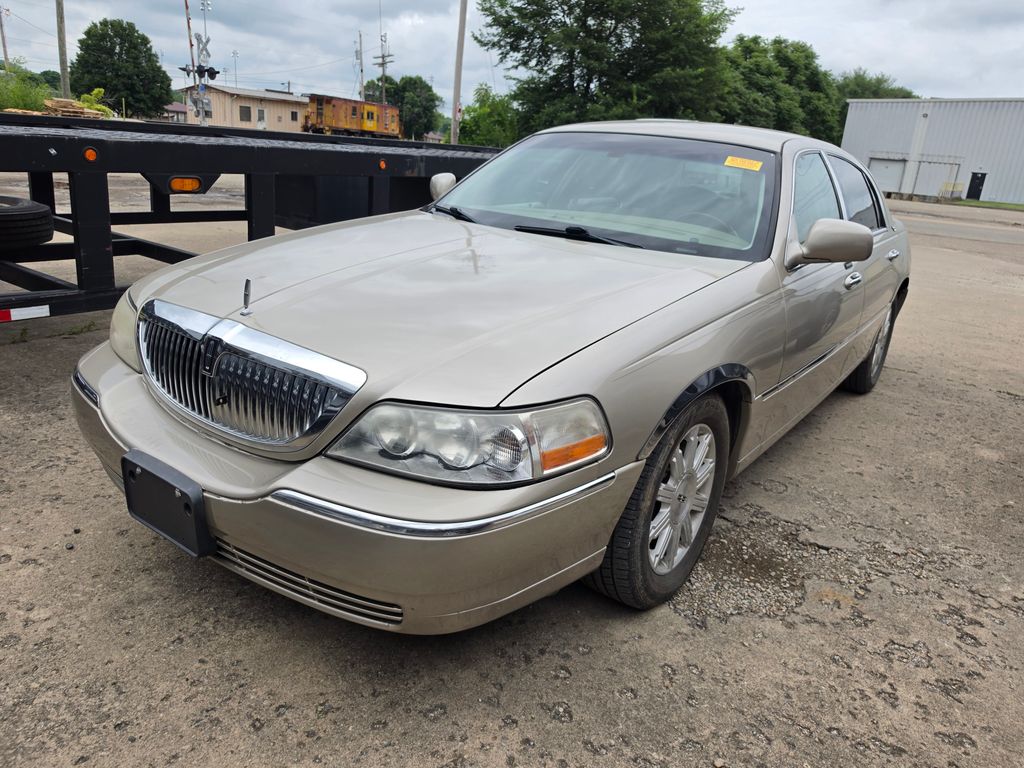 2011 Lincoln Town Car Signature Limited's photo