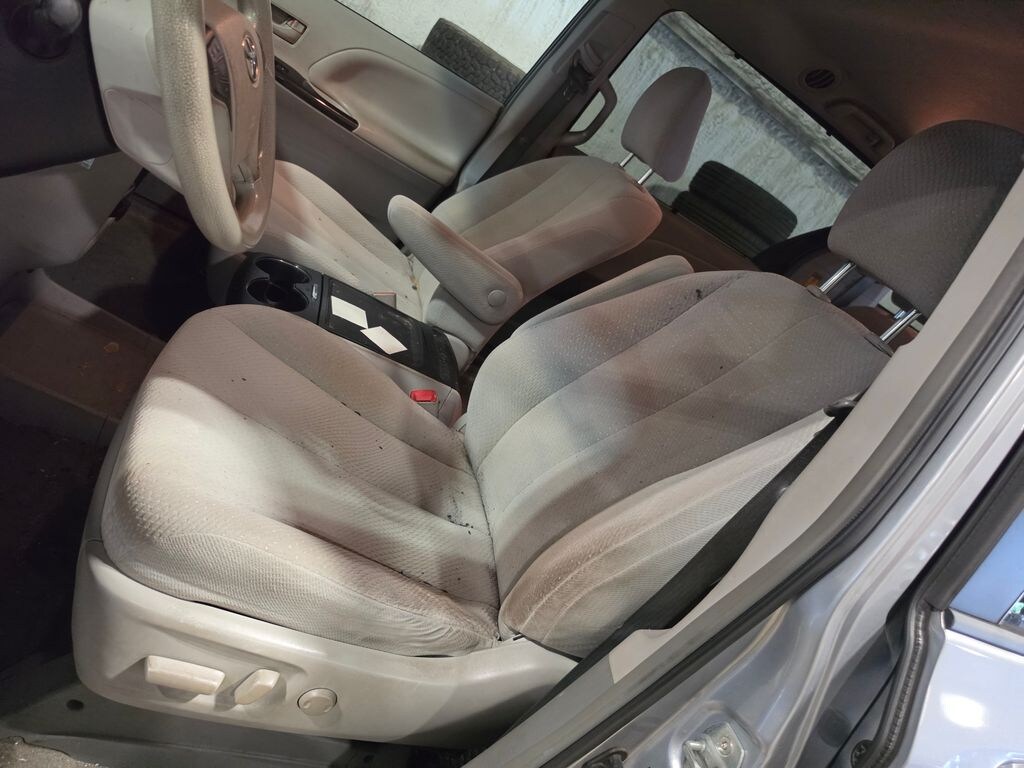 Used 2014 Toyota Sienna LE Minivan/Van