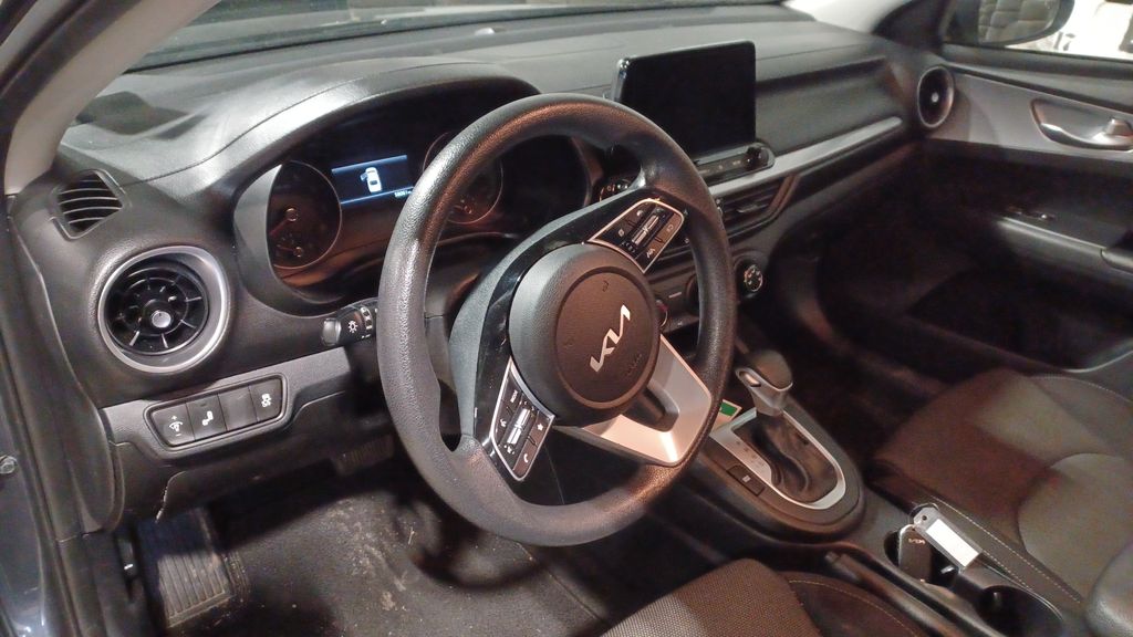 2023 Kia Forte LXS photo 4