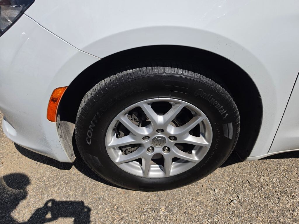 Used 2017 Chrysler Pacifica LX Minivan/Van