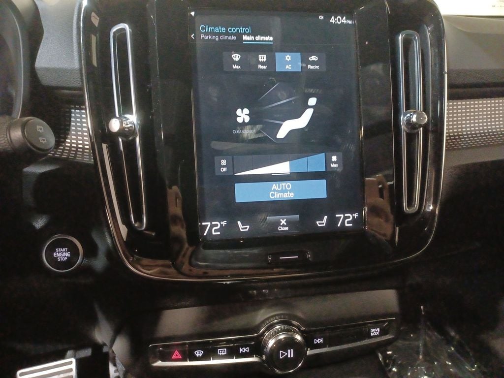 2022 Volvo XC40 R-Design - Photo 17
