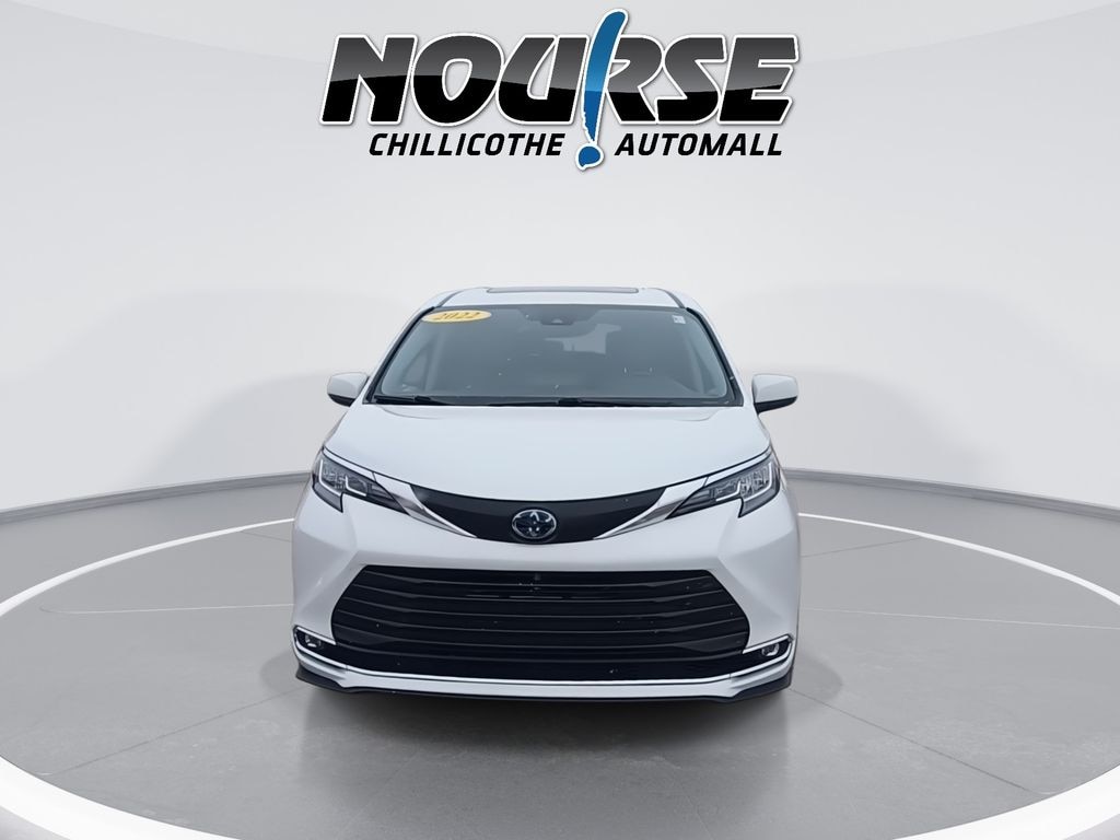 Used 2022 Toyota Sienna XLE Minivan/Van