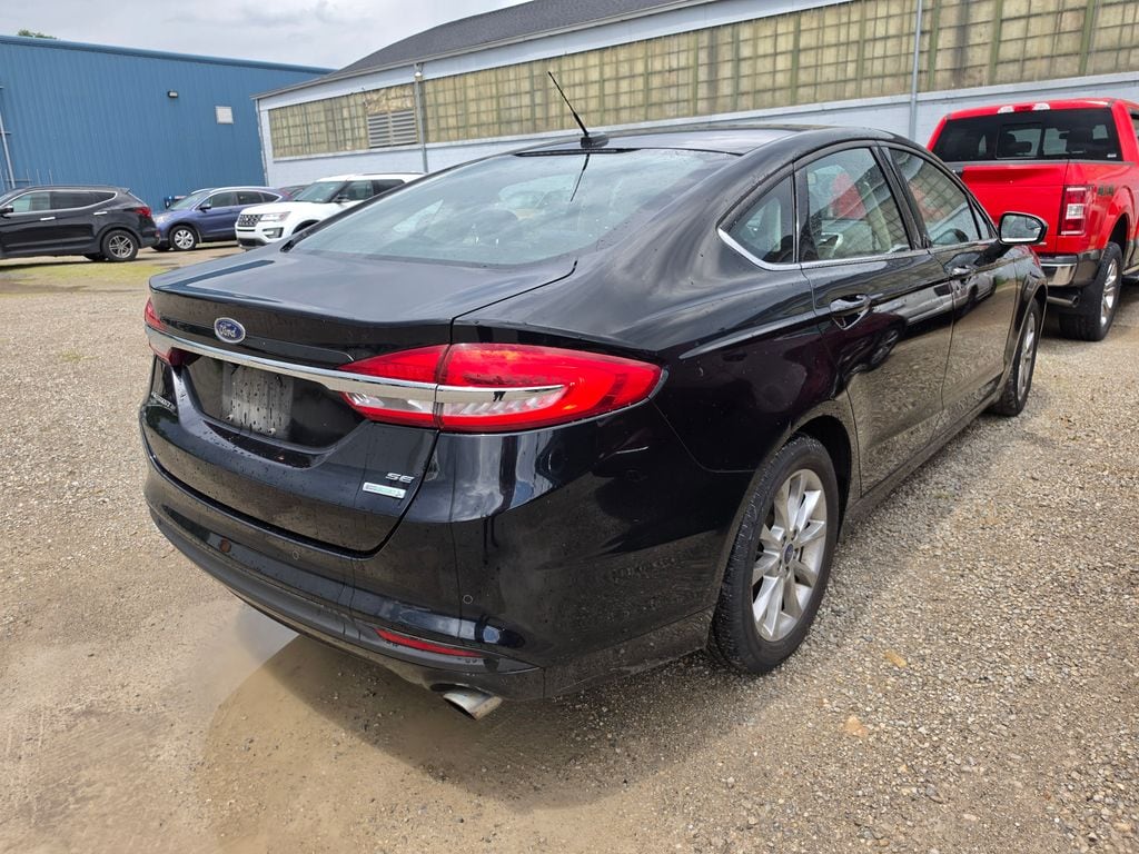 Used 2017 Ford Fusion SE with VIN 3FA6P0HD7HR282880 for sale in Chillicothe, OH