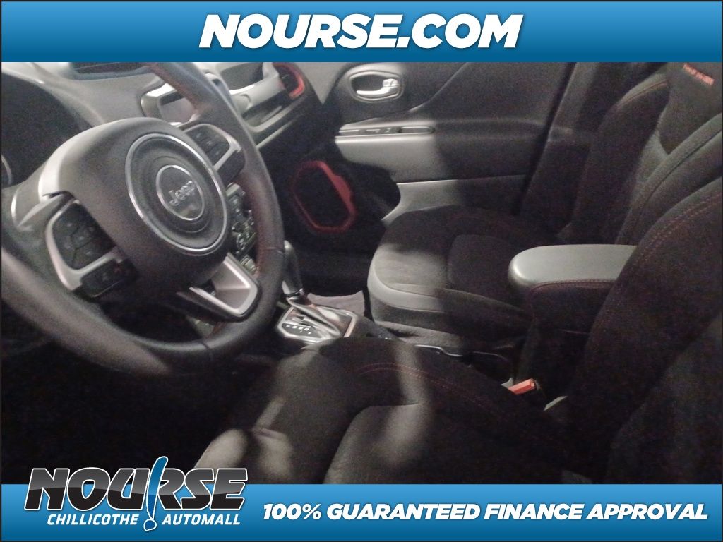 2023 Jeep Renegade Trailhawk photo 3