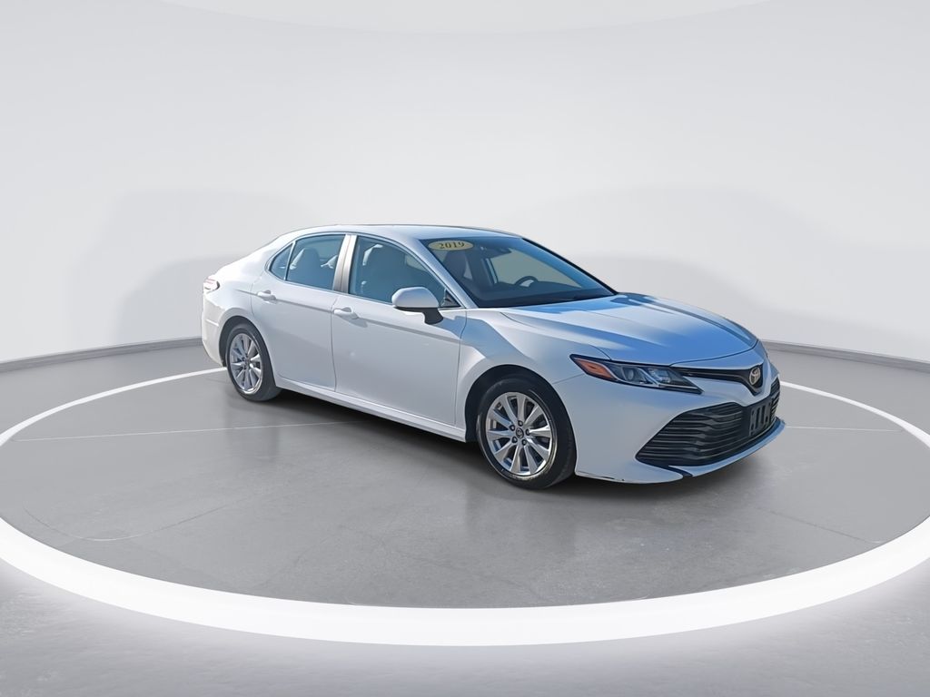 2019 Toyota Camry LE photo 2