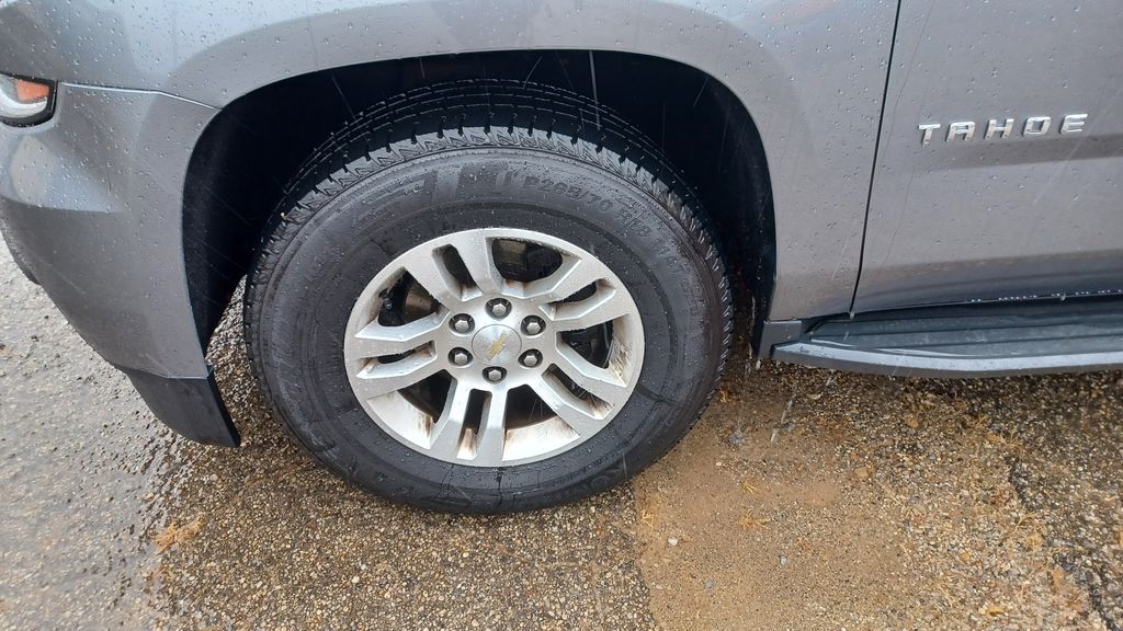 2018 Chevrolet Tahoe LT photo 3