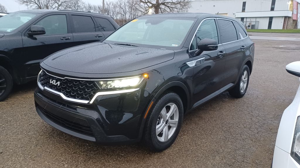 2023 Kia Sorento LX's photo