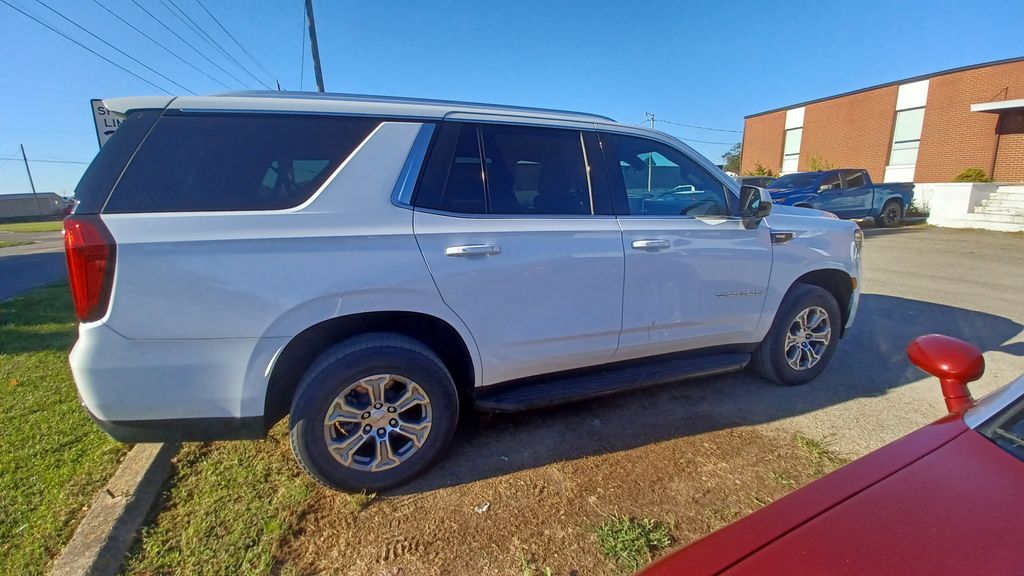 2022 Gmc Yukon SLE photo 2